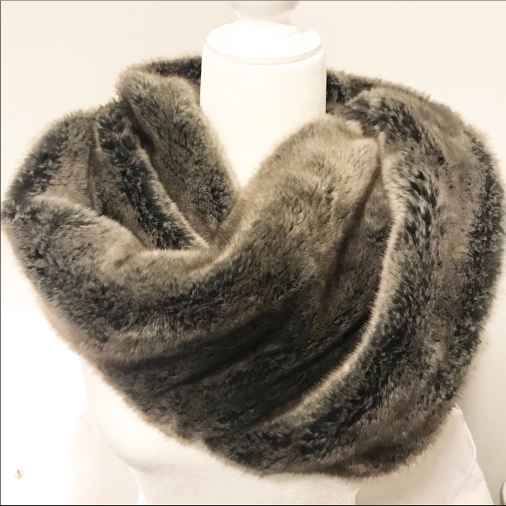- Faux fur infinity scarf